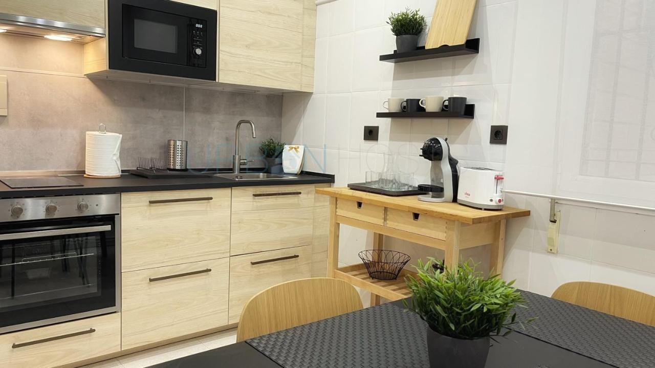 Vivienda Turistica Urbana En Santuchu, Comoda, Funcional Y Con Parking Bilbau Exterior foto